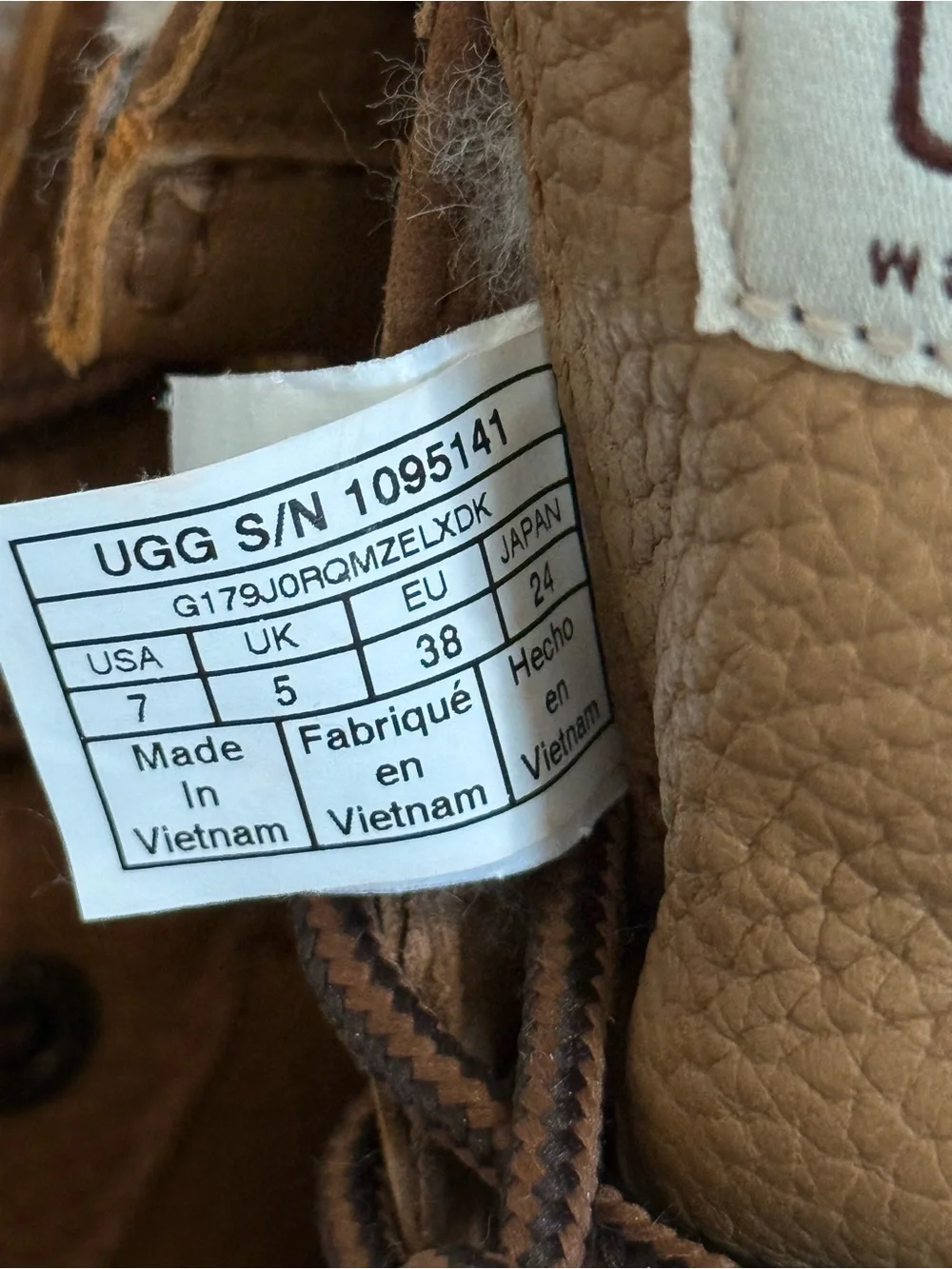 New UGG  Women's Adirondack III Waterproof Boots size 7